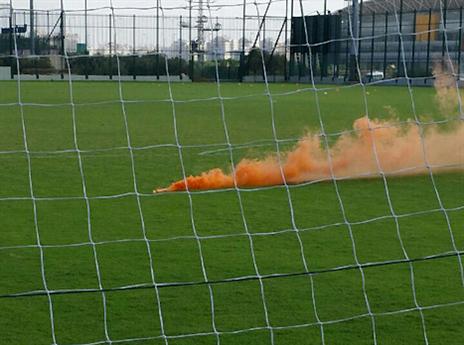 רימון עשן באימון נתניה. המחאה תעבור לביתו של אלי שגב?