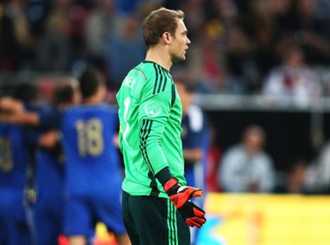 למזלו של נויר הוא הוחלף במחצית (GETTYIMAGES)