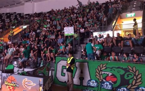 3,000 אוהדים הגיעו לשם