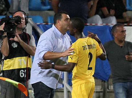 קורצקי. רוצה מלון לפני משחקים רחוקים (יוסי שקל)