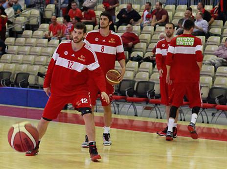 אחרי החימום הייתה גם הצגת שחקנים מרשימה