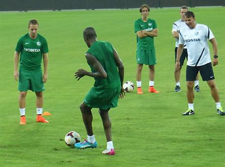 פה הם דווקא נראים חברים. ראיוס ואידריסו (קרין שביט)