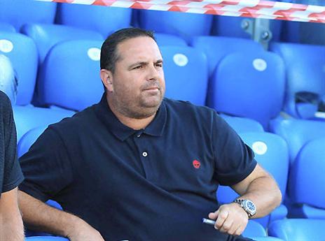 בן שמעון ביציע (אלן שיבר)