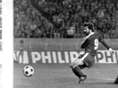 עומד לצידו של מולר (gettyimages)