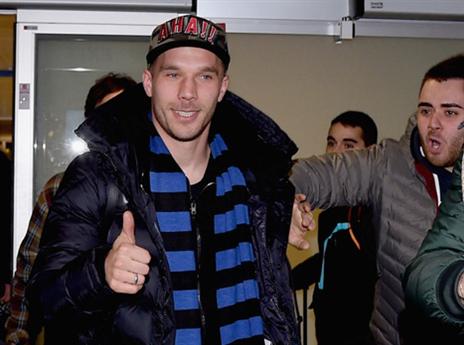 טירוף בשדה התעופה (האתר הרשמי של אינטר)