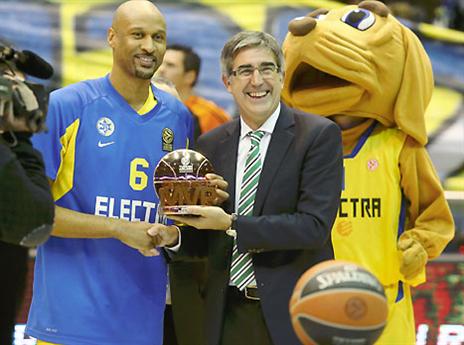 והכל מול עיניו של ברטומאו (אלן שיבר)