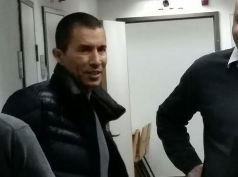 לפני הדיון הוא עוד נראה נינוח