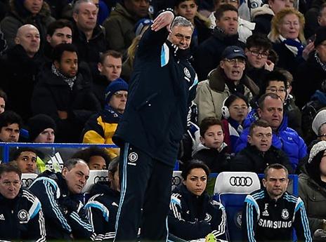 לפחות ממשהו אחד הוא מרוצה. מוריניו (gettyimages)