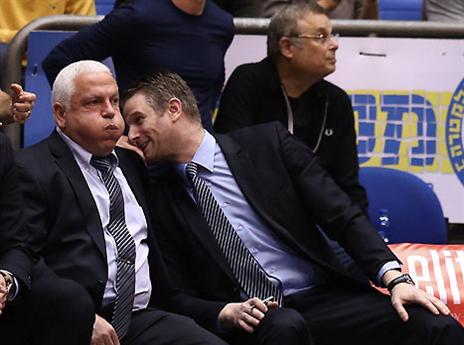 גם פיני משחרר אוויר (אלן שיבר)