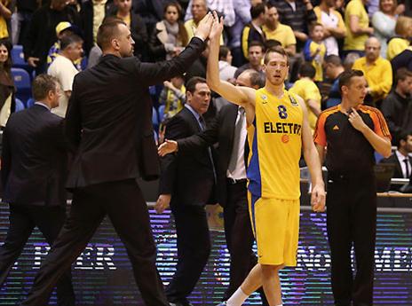 ניקולה, בלו, דיאמנטידיס. ממש נוסטלגיה בהיכל (אלן שיבר)