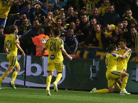 זהבי החזיר את אפק ל-2001 (אלן שיבר)