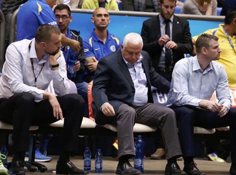 הפנים לריאל (אלן שיבר)