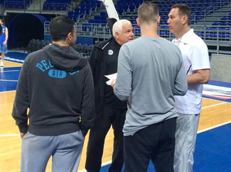 המאמנים בהתייעצויות אחרונות (ניצן פררו)