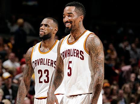 סמית' עם לברון. שומר על האינטרסים של חברו (getty)