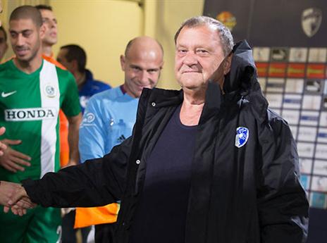 איזי. יוצא נגד הבקרה (ג'ני)