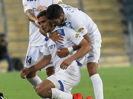 שחקני ק"ש חוגגים. הקבוצה תתבסס על הנוער (דני מרון)