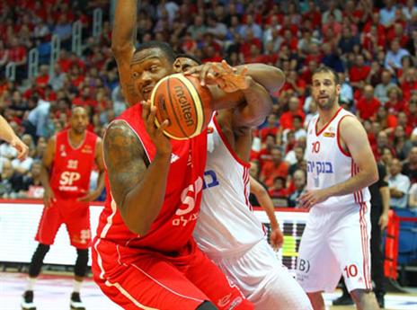 האורחת נראתה מבולבלת. גייטס (לירון מולדובן)