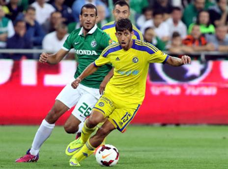 קיבל זימון. מיכה (יוסי שקל)