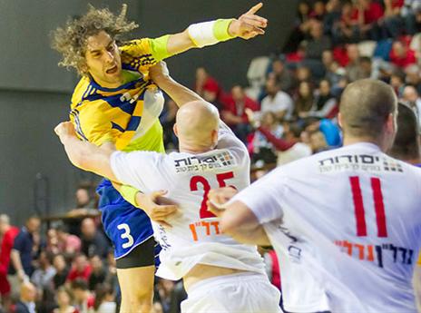 בדרך לתל אביב. נאמן (יועד כהן)