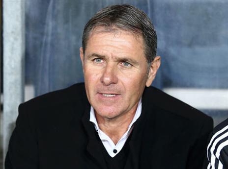 בספטמבר: מול אנדורה ו-וויילס. גוטמן (אלן שיבר)