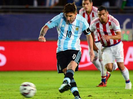 מסי. ארגנטינה יצאה נאיבית (AFP)