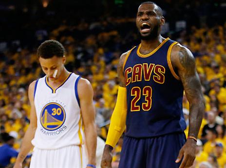 קרב ענק בין שני טיטאנים (getty)