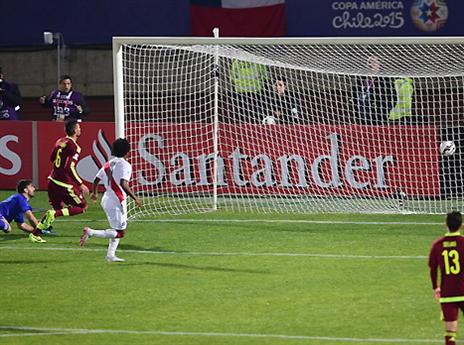 פיסארו ניצל את המצב (AFP)