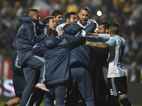 הצדק נעשה. ארגנטינה חוגגת מקום בחצי (AFP)