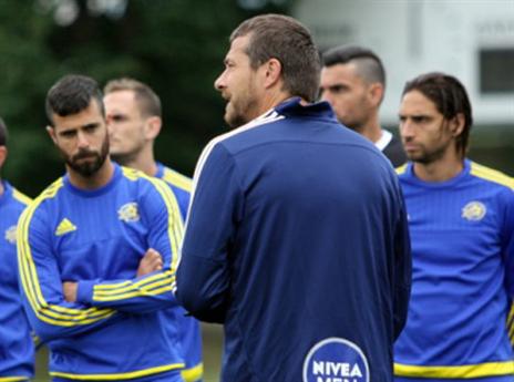 יוקאנוביץ' מרביץ תורה (באדיבות האתר הרשמי של מכבי ת"א)