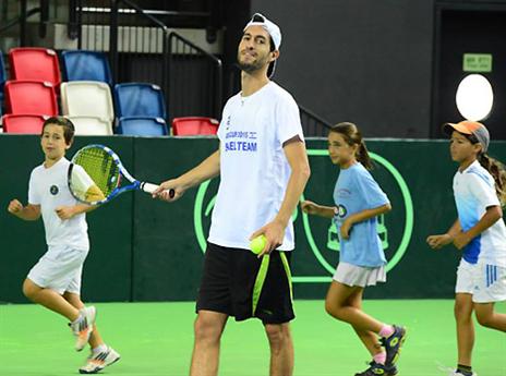 חתימה, מישהו? (איגוד הטניס)