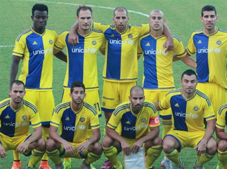 שחקני מכבי ת"א. מקווים לקבל את באטה או דינמו זאגרב (האתר הרשמי של מכבי ת"א)