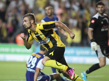 "חוצה את הכביש", בערך, צחי אליחן