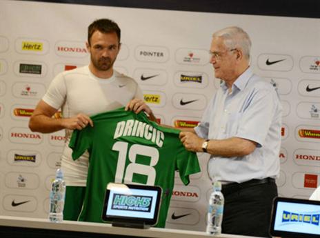 דרינצ'יץ' הוצג (האתר הרשמי מכבי חיפה)