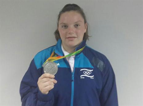 הרשקו עם המדליה (הוועד האולימפי)