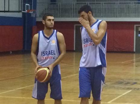 שחקני הנבחרת בהכנות אחרונות לפתיחת הטורני (ניר קפלן)