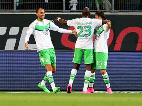 באס דוסט חוגג עם החברים על שאלקה (getty)