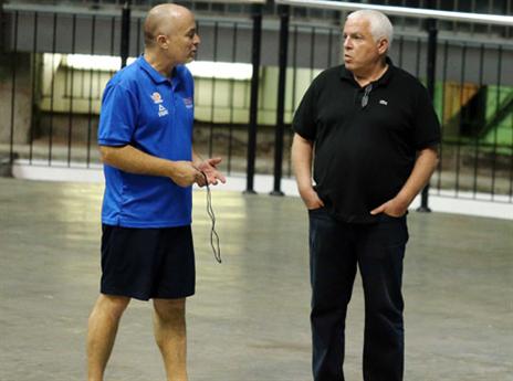 פיני גרשון מגניב עצה לאדלשטיין (אלן שיבר)