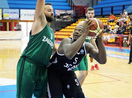 גייטס. משחק רשמי ראשון לאלופת המדינה