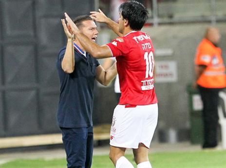 ברדה עם  בכר. ידע לאן לרוץ אחרי השער (צילום: דני מירון)