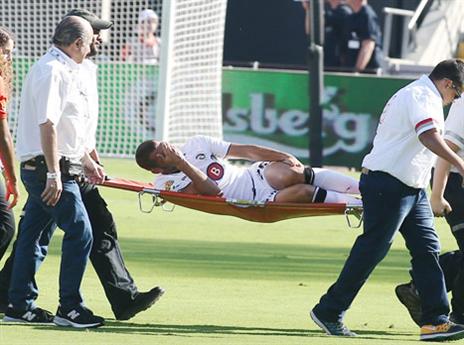 פרץ אחרי שנפצע מול בני יהודה (צילום: אלן שיבר)