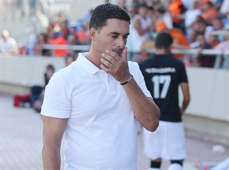 כרגע הוא עדיין על הקווים. דורה (אלן שיבר)