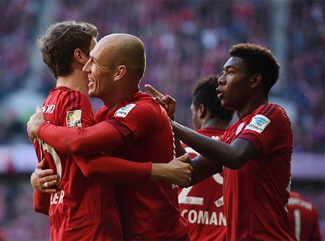 רובן חוגג עם החברים (Getty)