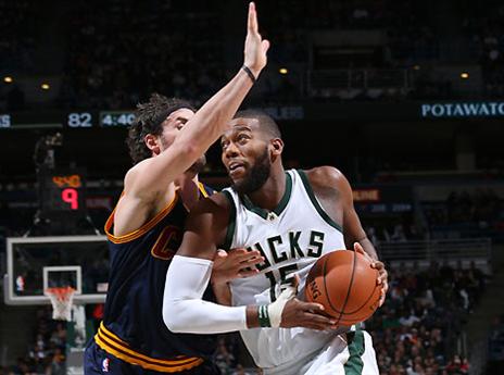 ריבאונד התקפה שלו סגר עניין. מונרו (GETTYIMAGES)