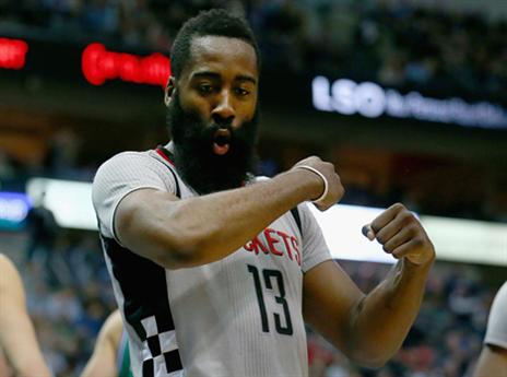 האיש והזקן. גם הארדן חגג הלילה בדרבי (getty)