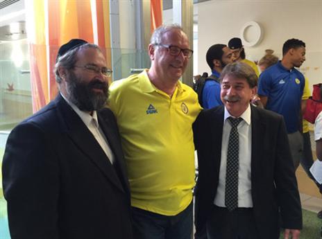 צביקה שרף. למרות ההפסד, הגיע עם חיוך