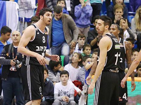 יוצאים למשחק מכריע ברוסיה (צילום: אלן שיבר)