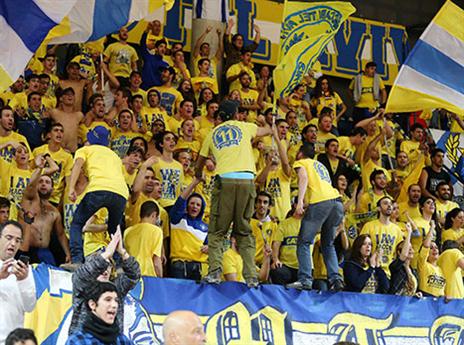 הקהל הצהוב ביציע (אלן שיבר)