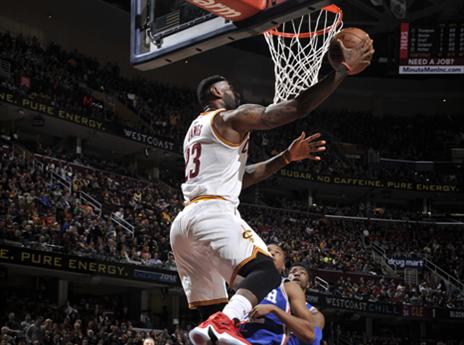 קינג ג'יימס בעוד דאנק גדול (getty)