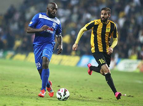 ג'ו מונונגה במפגש הקודם בין הקבוצות. הפעם הוא יעדר (אלן שיבר)