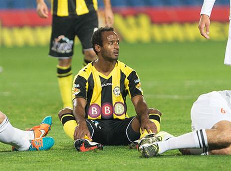 הלם בחדר ההלבשה (עודד קרני)